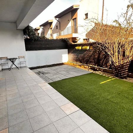 Otopeni Airport Apartment With Private Garden Ngoại thất bức ảnh