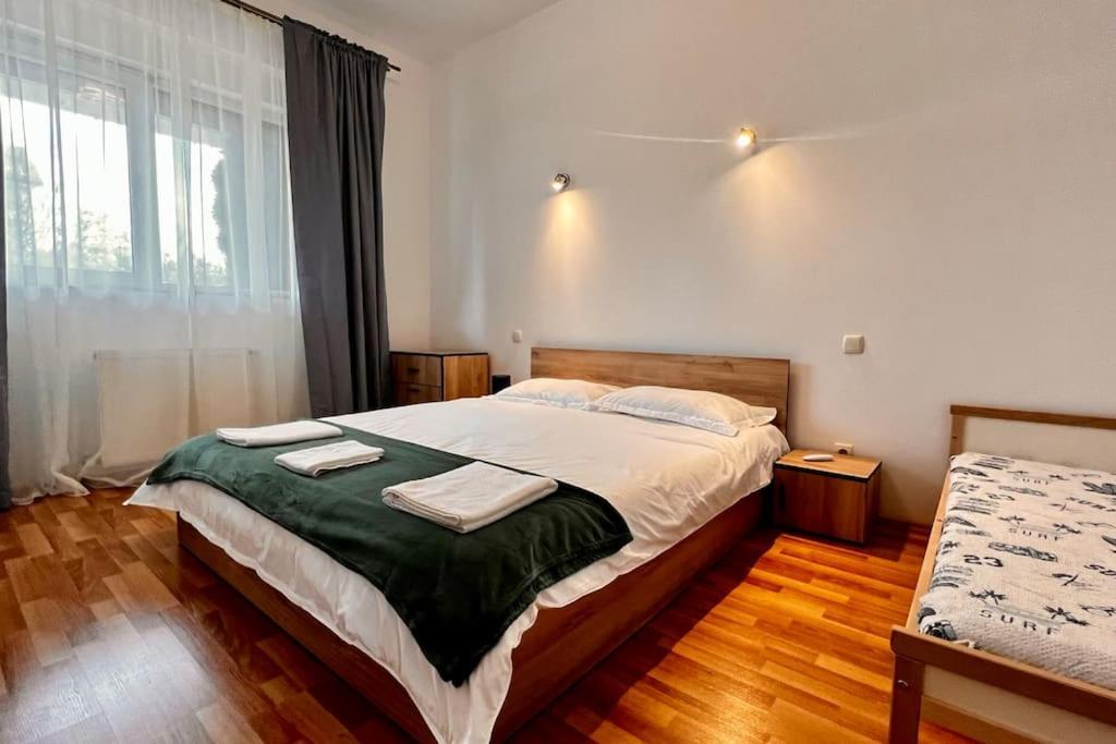 Otopeni Airport Apartment With Private Garden Ngoại thất bức ảnh