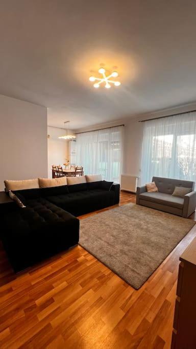 Otopeni Airport Apartment With Private Garden Ngoại thất bức ảnh