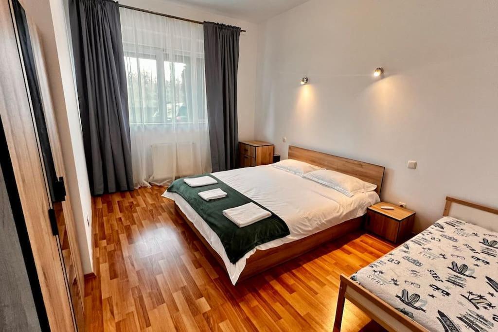 Otopeni Airport Apartment With Private Garden Ngoại thất bức ảnh