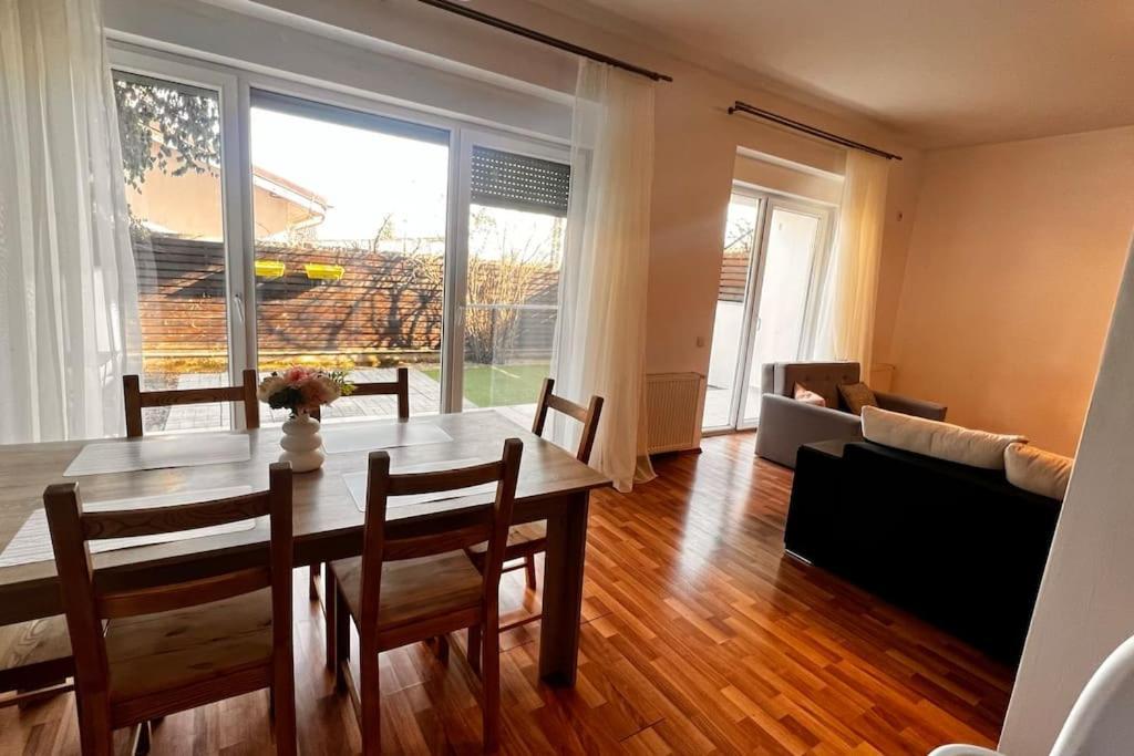 Otopeni Airport Apartment With Private Garden Ngoại thất bức ảnh