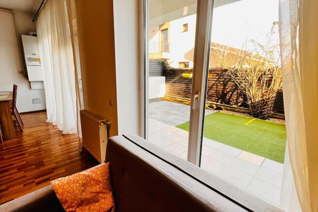 Otopeni Airport Apartment With Private Garden Ngoại thất bức ảnh
